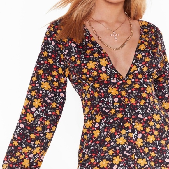 NWT $69R. Nasty Gal Flower Me With Love Romper - Picture 4 of 9